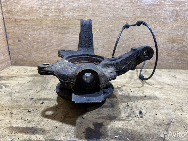 Поворотный кулак правый Renault Scenic 3 X106