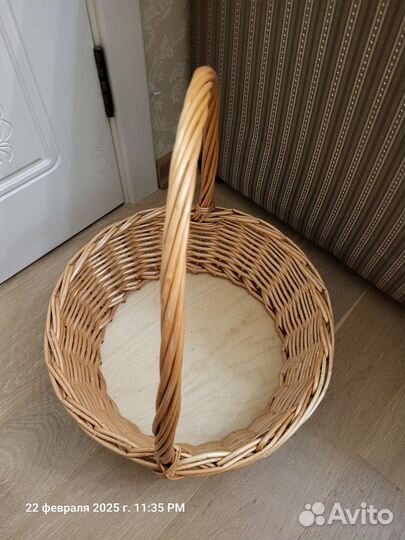 Корзина плетеная с дном из фанеры