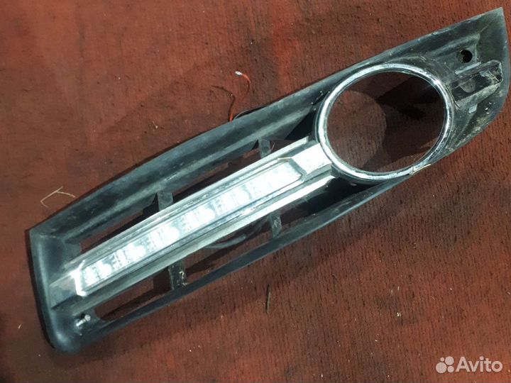 Левая решётка бампера фольксваген пассат б6