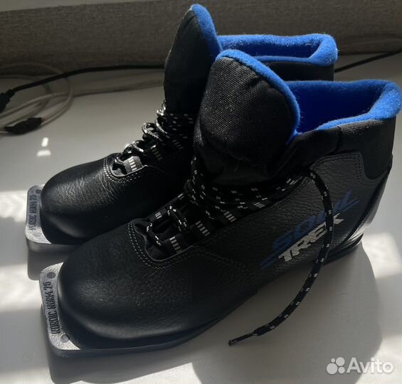 Горные лыжи и ботинки