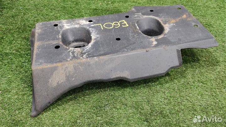 Защита днища левая Toyota Verso R2 2017