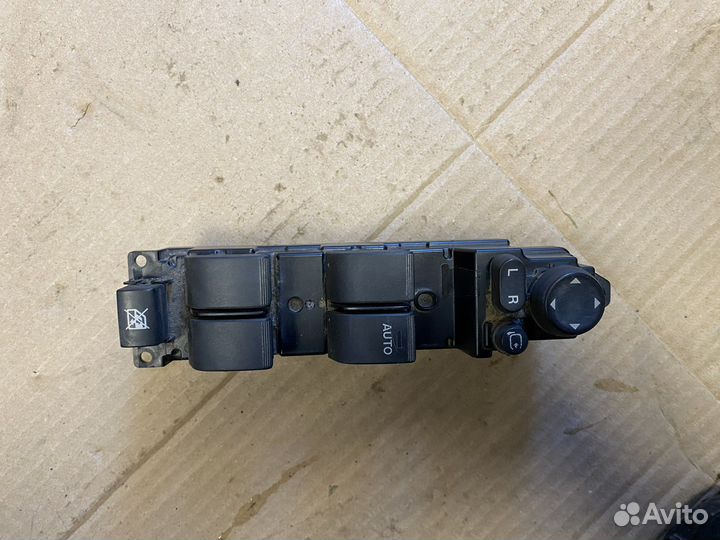 Блок управления стеклоподъемниками Mazda Demio 2