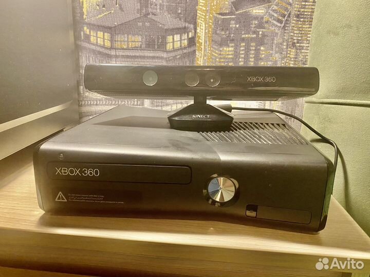 Xbox 360 slim 250gb, 1 геймпад, kinect, 3 диска