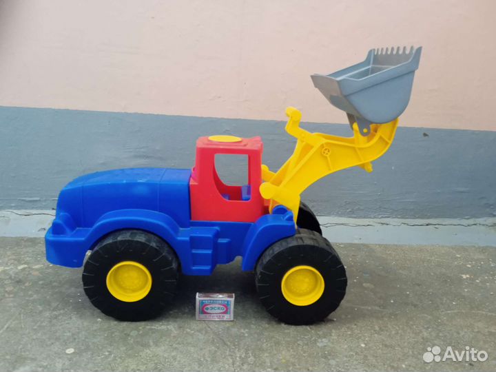 Детский трактор большой