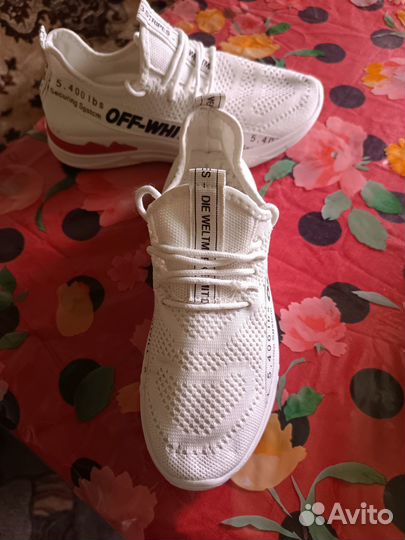 Кроссовки женские 37 размер бу