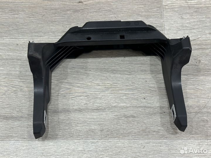 Кронштейн центральной консоли Skoda Octavia A7