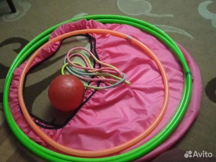 Мяч гимнастический, обруч, скакалка