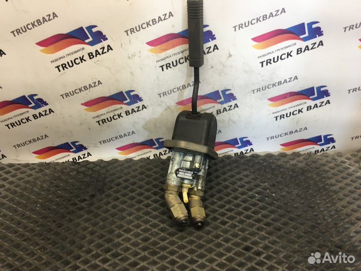 Кран ручного тормоза Renault Magnum