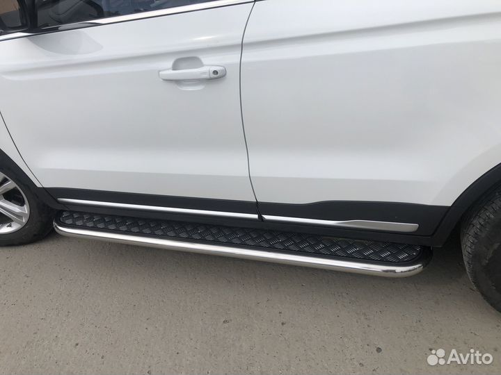 Пороги с накладным листом Geely Atlas 2018
