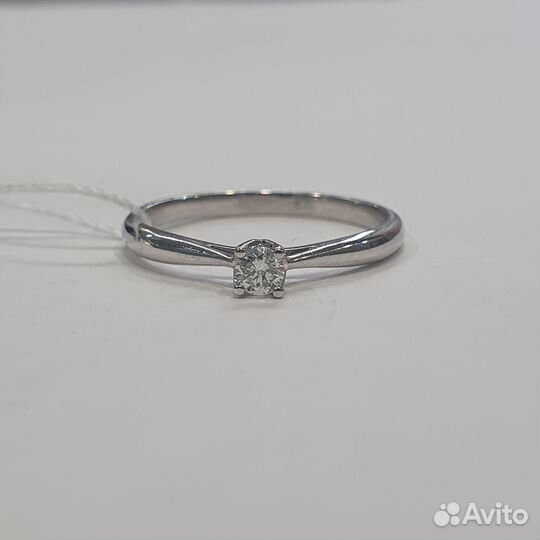 Золотое кольцо с бриллиантом 16.5 р. белое
