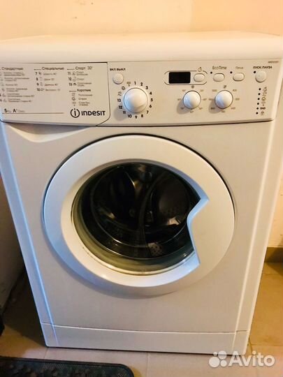 Стиральная машина Indesit 5 кг. бу