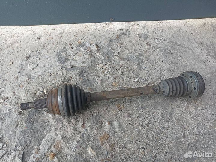 Полуось (привод) передний левый Skoda Octavia 1U