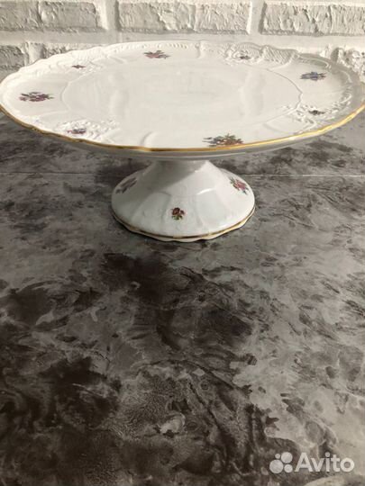 Тортница на ножке