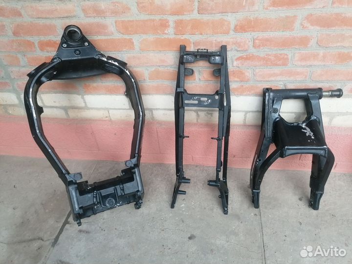 Рама маятник подрамник Suzuki GSX-R1000 K3 K4