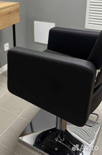 Парикмахерское кресло