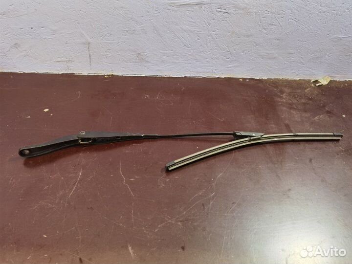 Поводок дворника передний правый Renault Duster 2