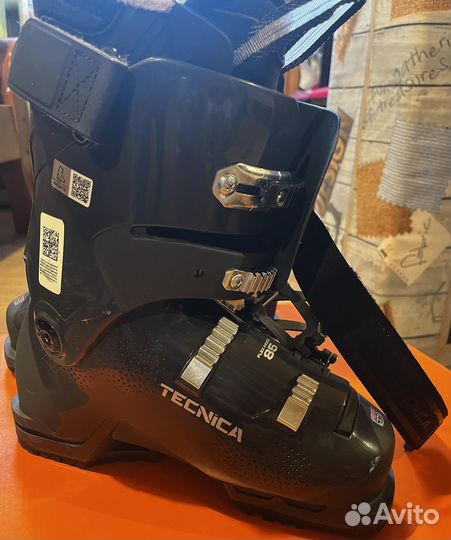 Горнолыжные ботинки женские