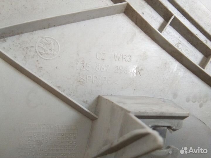 Обшивка стойки Skoda Octavia (A5 1Z) 2004-2013