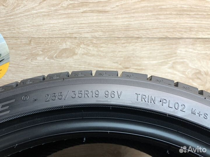 Triangle Trin PL02 255/35 R19 96V