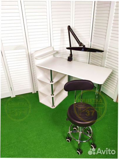 Маникюрный стол