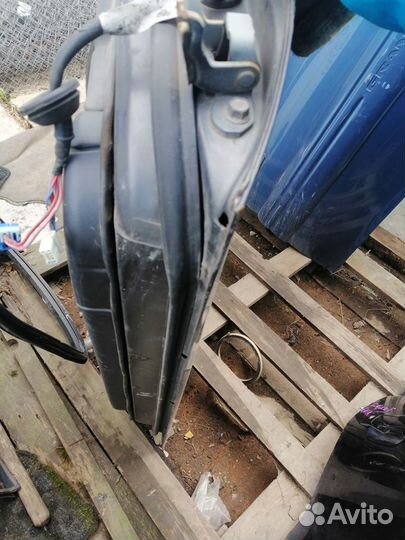 Дверь Nissan Avenir w10