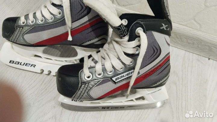 Коньки хоккейные