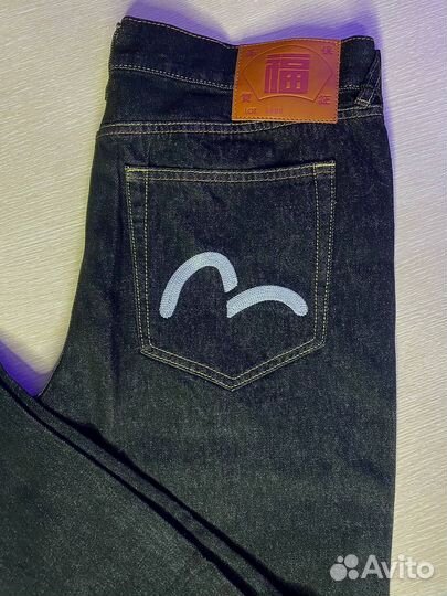 Джинсы Evisu красная и белая галочка на руках