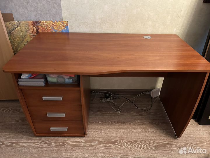 Письменный стол