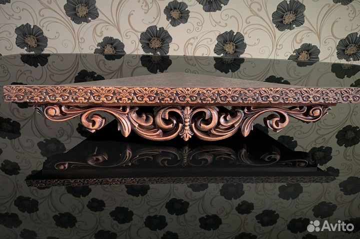 Резная полка из дерева