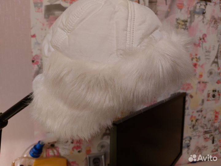 Зимняя белая шапка