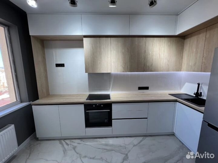 Кухня белая на заказ. Производство