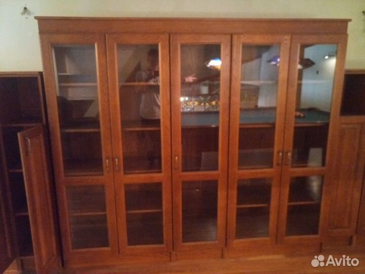 Стеклянный шкаф витрина