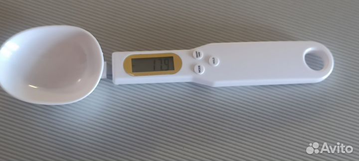 Электронная мерная ложка-весы