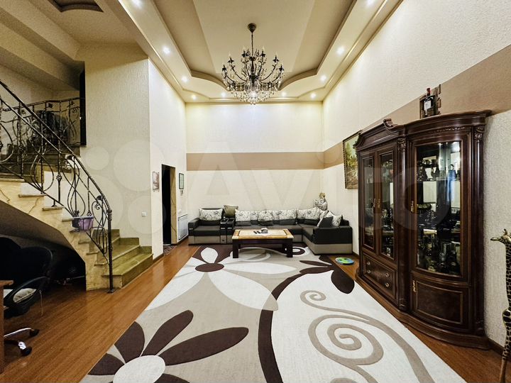 3-к. квартира, 107 м², 2/5 эт.