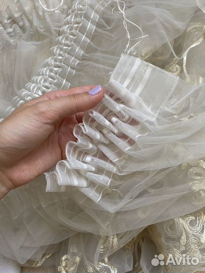 Штора с золотистым орнаментом на итальянской сетке