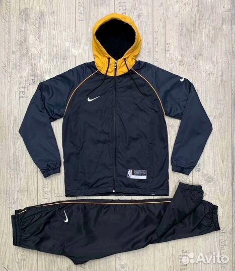 Утепленный спортивный костюм