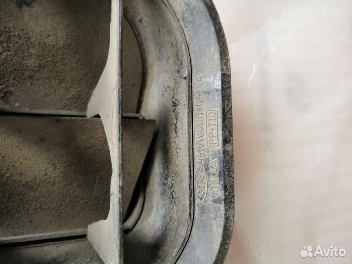 Решетка вентиляционная Ford Focus 2 kkda 2008