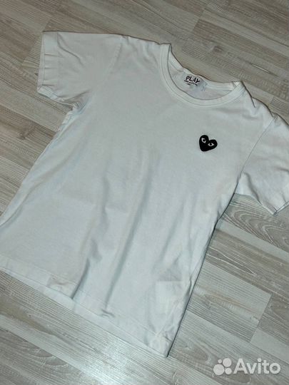 Футболка comme des garçons