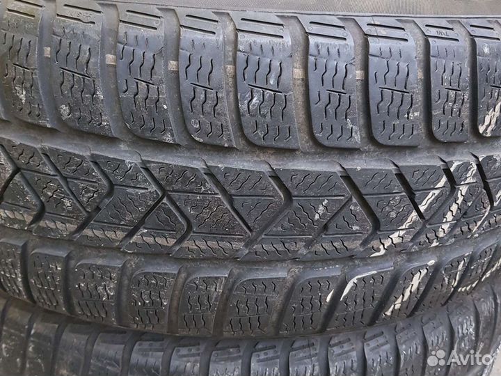 Pirelli Winter Sottozero 3 215/55 R17 94H
