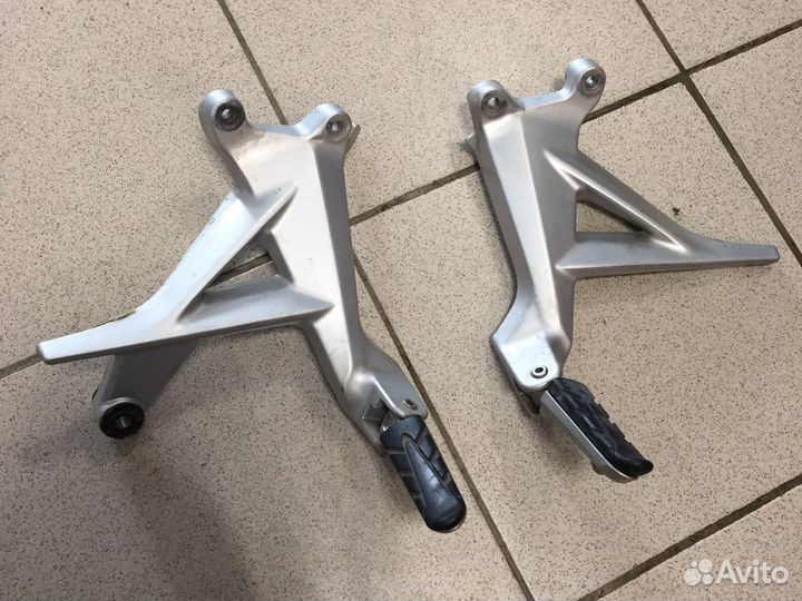 Кронштейн задней Подножки vfr1200x