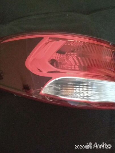 Задний левый фонарь