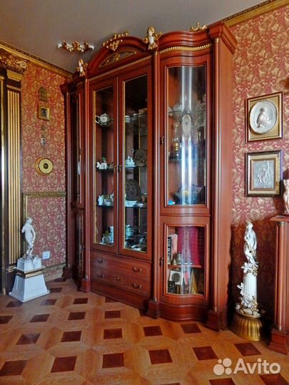 Шкаф Сервант