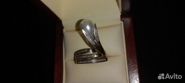 Золотое кольцо 585пр.с жемчужиной и бриллиантами