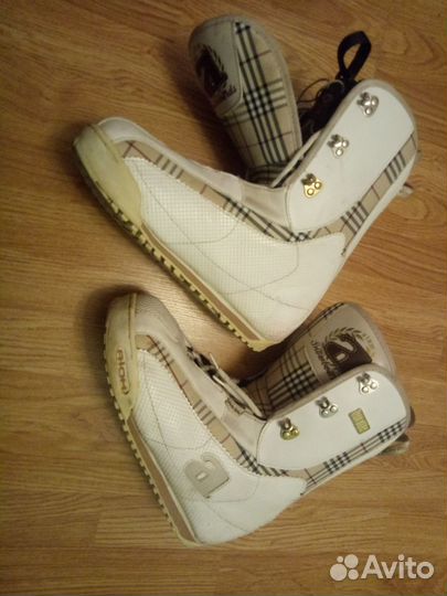 Женские ботинки для сноуборда atom