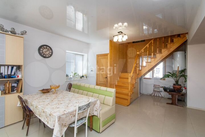 Дом 196,4 м² на участке 4 сот.