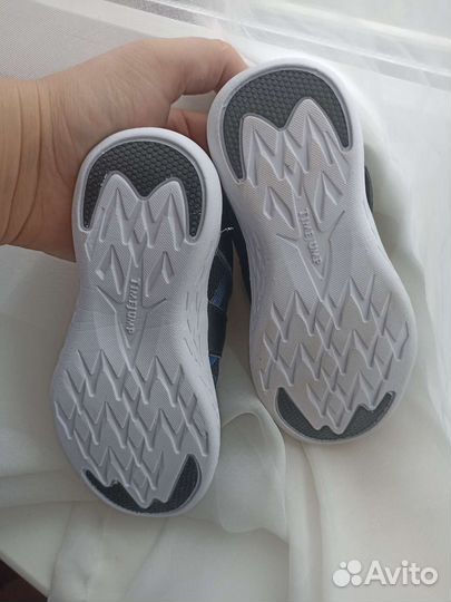 Новые кроссовки для мальчика 25 р-р