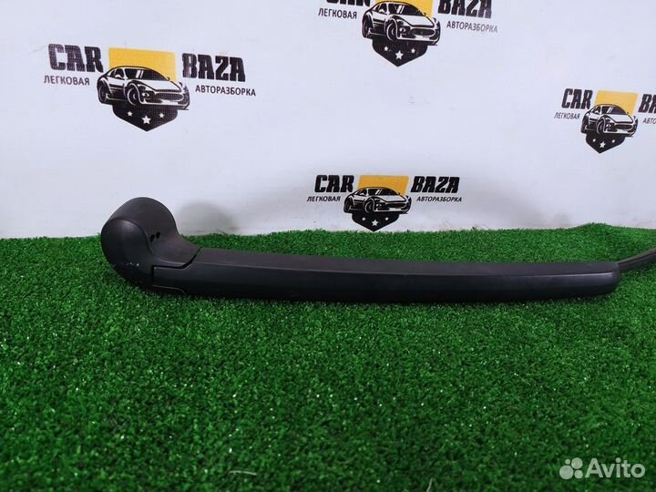 Поводок стеклоочистителя заднего