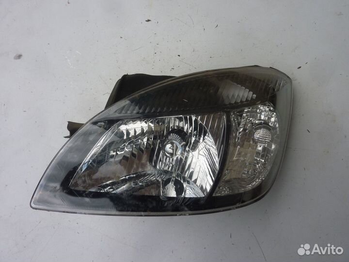 Kia rio 2 рестайлинг фара левая поврежденная
