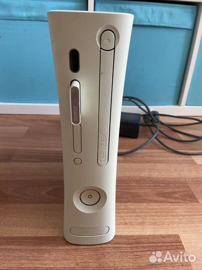 Игровая приставка xbox 360, б/у на запчасти