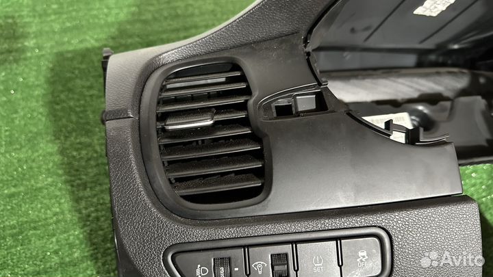 Дефлектор обдува салона левый Kia Rio 4 2018